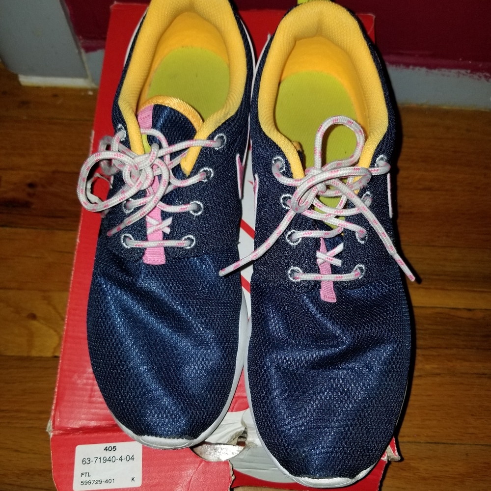 NIKE ROSHE RUN
